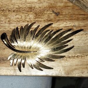 Vtg. Monet Gold Tone Leaf Brooch